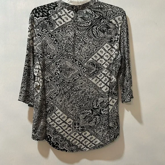 TINY ANTHROPOLOGIE BLOUSE WOMEN SIZE M BLACK MULTICOLOR FLORAL ELBOW SLEEVES - Picture 2 of 14